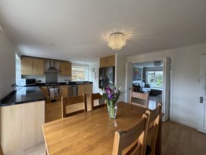 DINER/KITCHEN- click for photo gallery